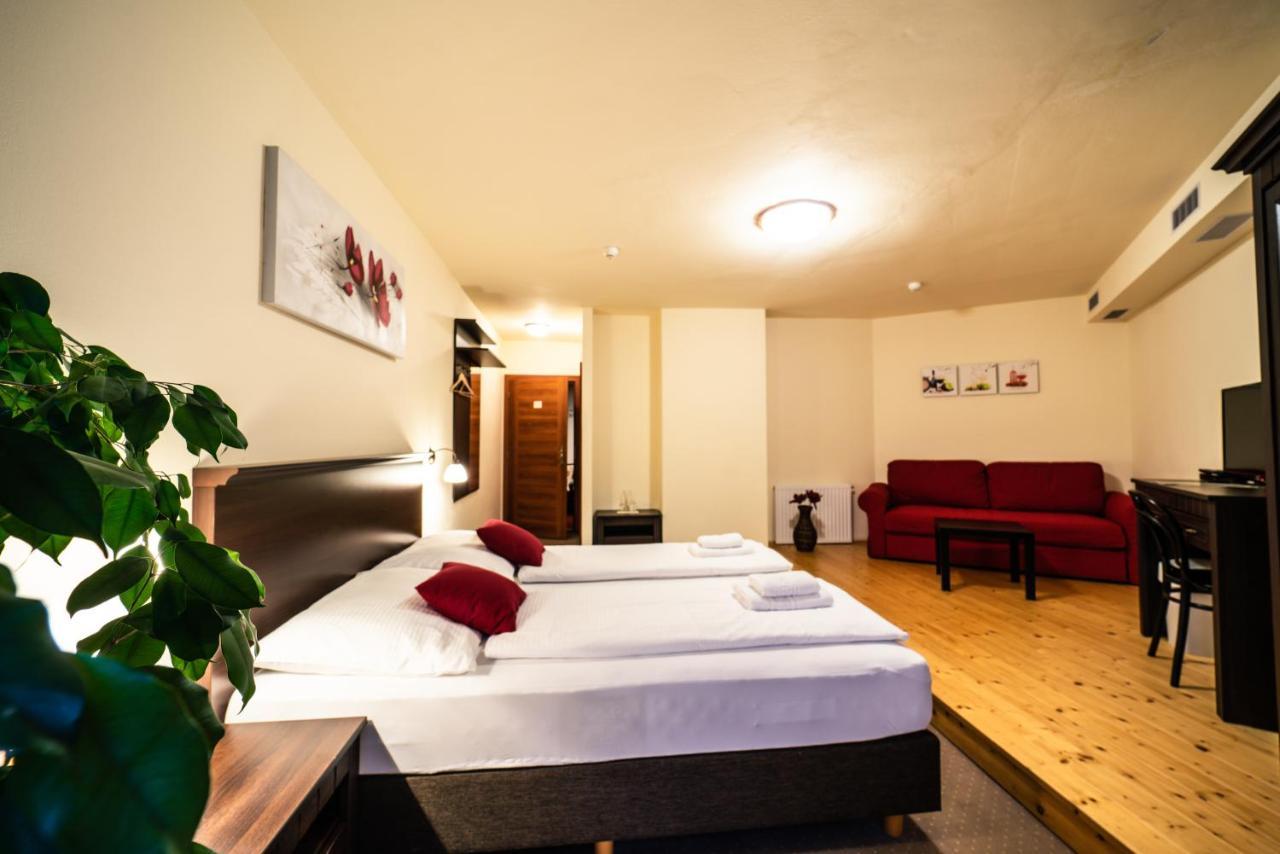 Hotel Koruna Prachatice Exteriör bild