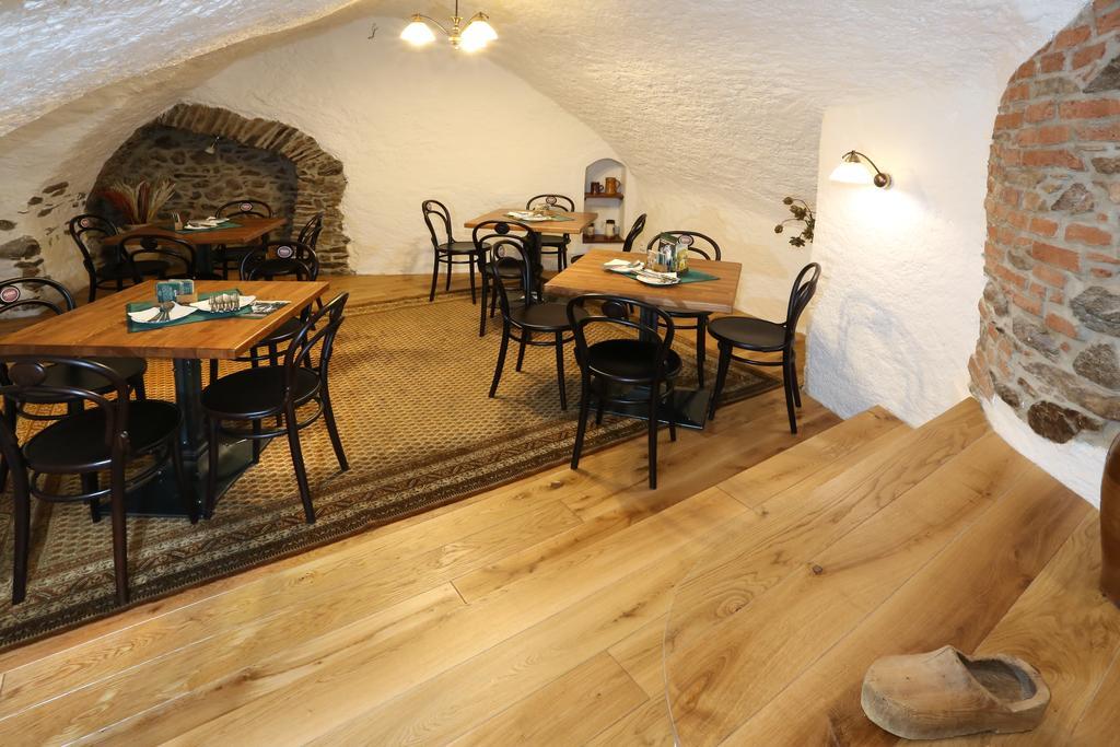 Hotel Koruna Prachatice Exteriör bild